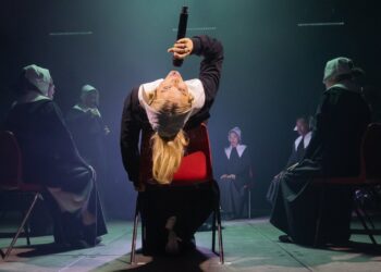 Self Esteem: ‘A Complicated Woman’ at Brighton Centre is ‘…Wizardry’!