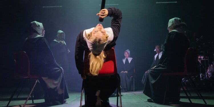 Self Esteem: ‘A Complicated Woman’ at Brighton Centre is ‘…Wizardry’!