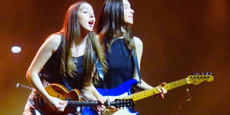 HAIM at Brighton Centre 26.10.25 (pic Phil Newton) From The Great Escape to a great return: HAIM deliver a joyous Brighton celebration