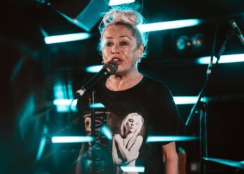 Wendy James at Patterns: The end of the tour and the end of the drums!