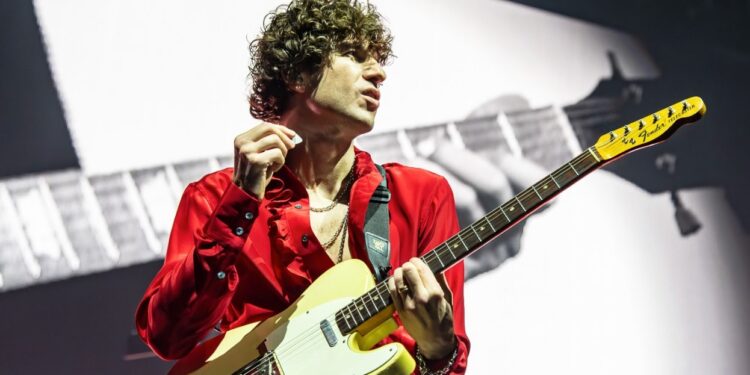The Kooks make ‘Connection’ with fans by the ‘Seaside’
