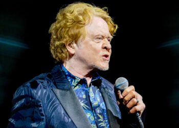 Simply Red hold back the years at Brighton Centre