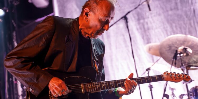 Hugh Cornwell at Concorde 2, Brighton 16.11.25 (pic Cris Watkins) Hugh Cornwell & The Courettes come to town