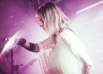 Bleach Lab offer dreamy, introspective soundscapes and blend spaced-out melodies with jangly guitars