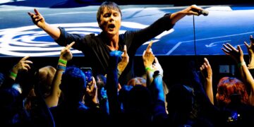 ‘Antidepressants’ definitely not required for Suede’s uplifting Brighton concert