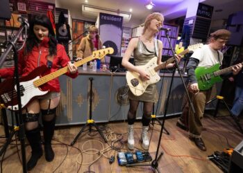 Slag deliver a winning set as they unveil their ‘Losing’ EP