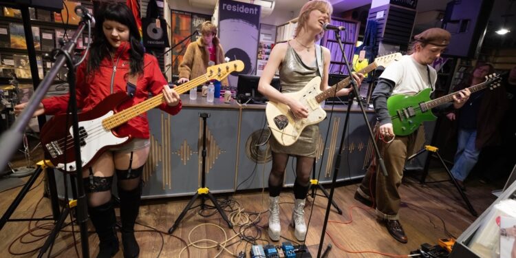 Slag deliver a winning set as they unveil their ‘Losing’ EP