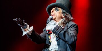 Alice Cooper returns with ‘Devil on my shoulder’