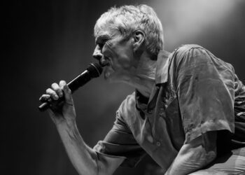 Happy Mondays turn Brighton Dome into a Madchester Party to celebrate classic album