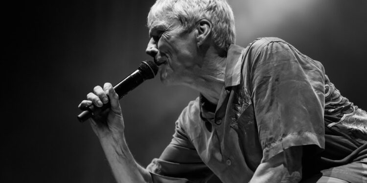 Happy Mondays turn Brighton Dome into a Madchester Party to celebrate classic album