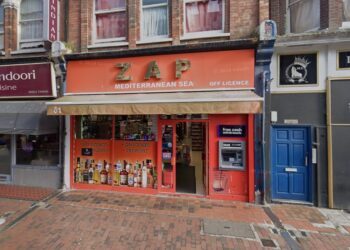 Shop may lose licence over sale of illegal vapes