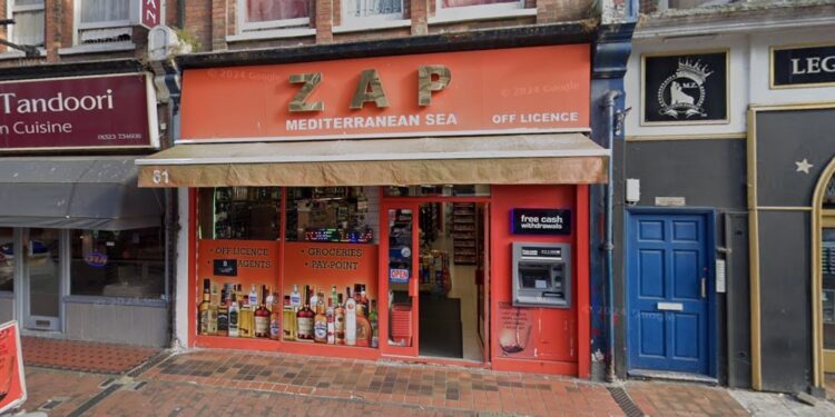 Shop may lose licence over sale of illegal vapes