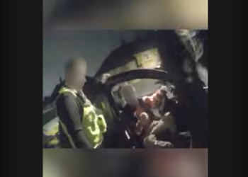 Sleepy scaffolder found dozing at the wheel given driving ban – with video