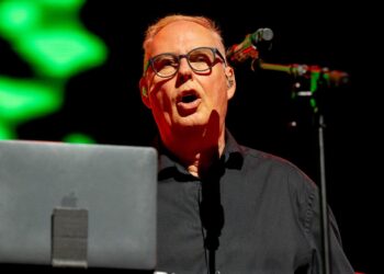 OMD singing and ‘Talking Loud And Clear’ on their ‘Summer Of Hits’ tour