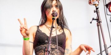 Lonnie Gunn playing live for her EP launch party