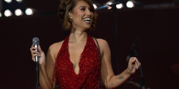 RAYE Dazzles in Triumphant Brighton Pride 35th Anniversary Headline Set