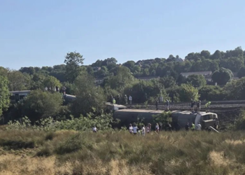 Two people seriously injured as train derails in Lewes