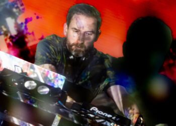 Max Cooper puts on a sound and vision masterpiece