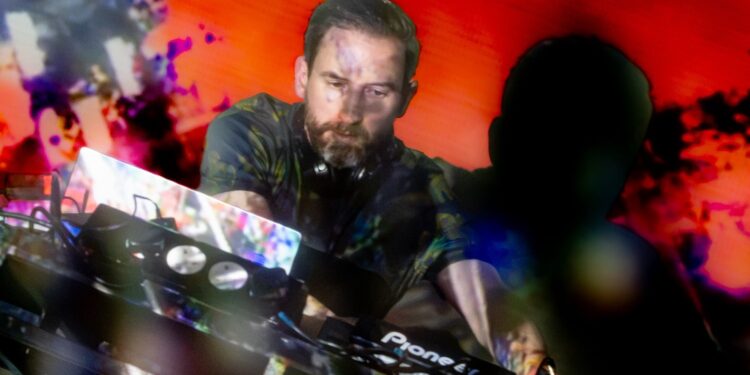 Max Cooper puts on a sound and vision masterpiece