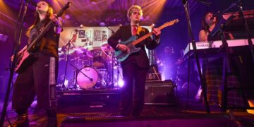 ‘Get Up And Dance’: Man/Woman/Chainsaw showcase ‘Cannonball’ in electrifying Brighton set