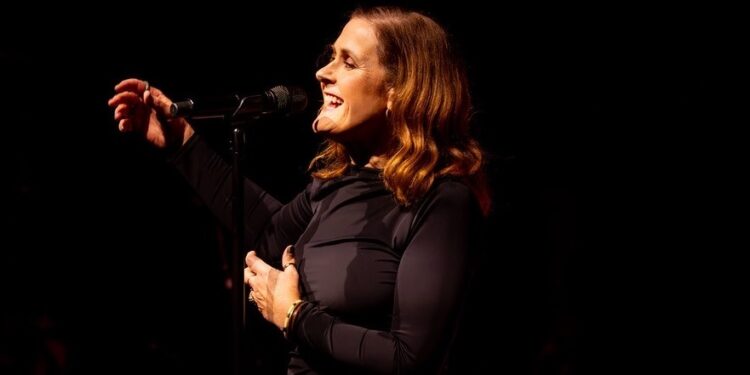 Alison Moyet at Brighton Dome 10.10.26 (pic Sara-Louise Bowrey) “Than…kewwww” Alison Moyet
